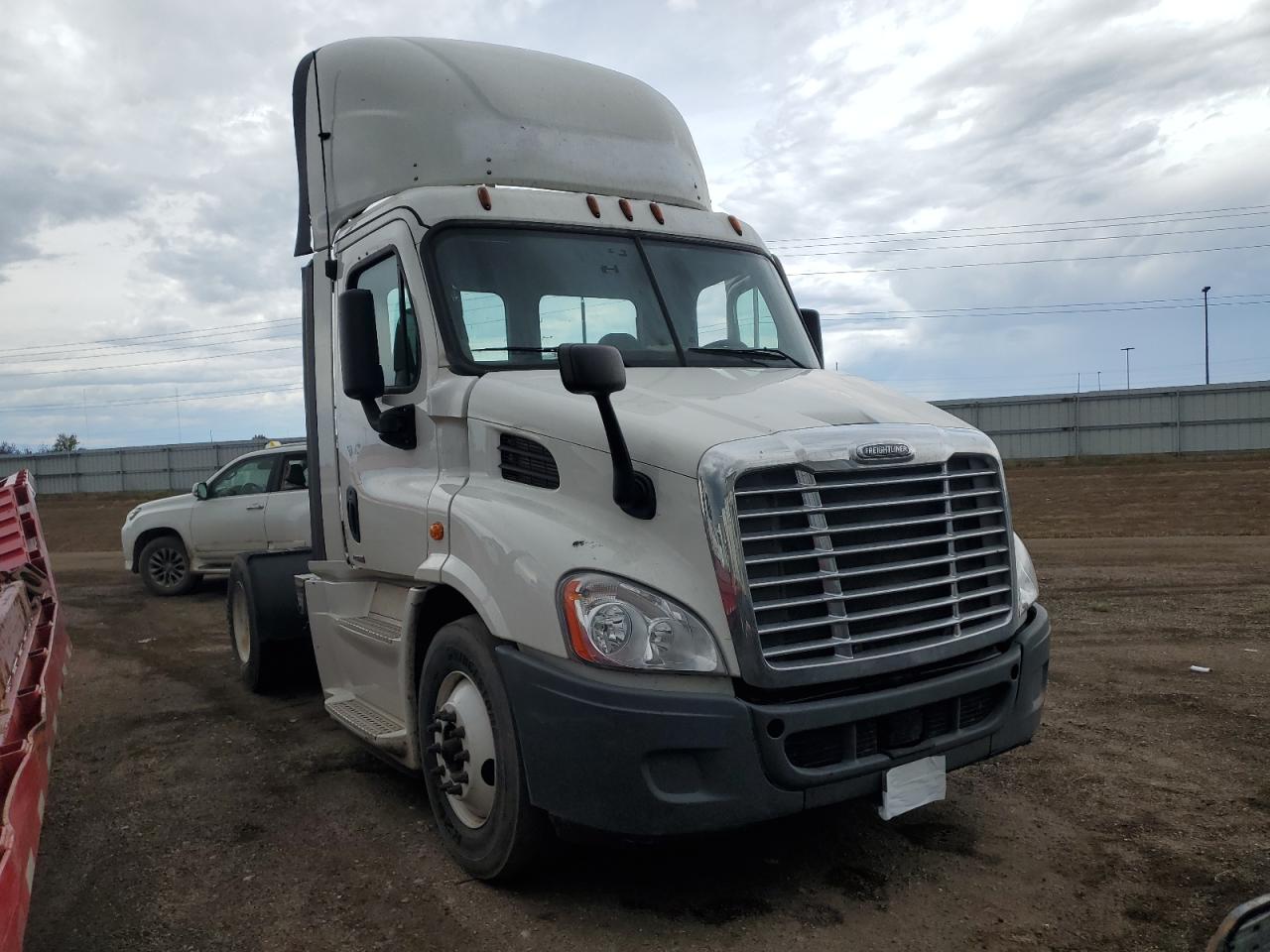 Lot #3246032188 2017 FREIGHTLINER CASCADIA 1