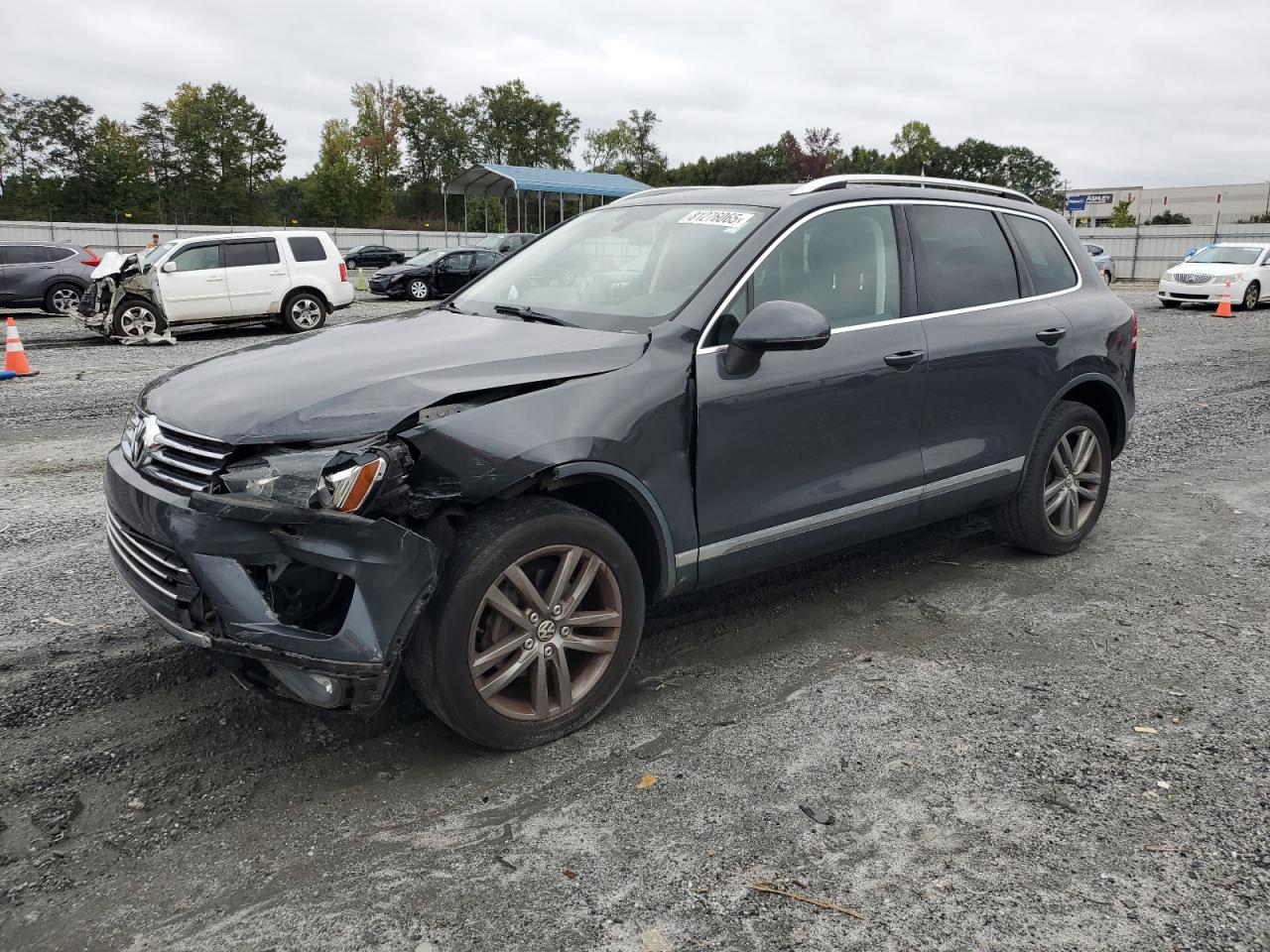 Lot #3282582876 2015 VOLKSWAGEN TOUAREG V6