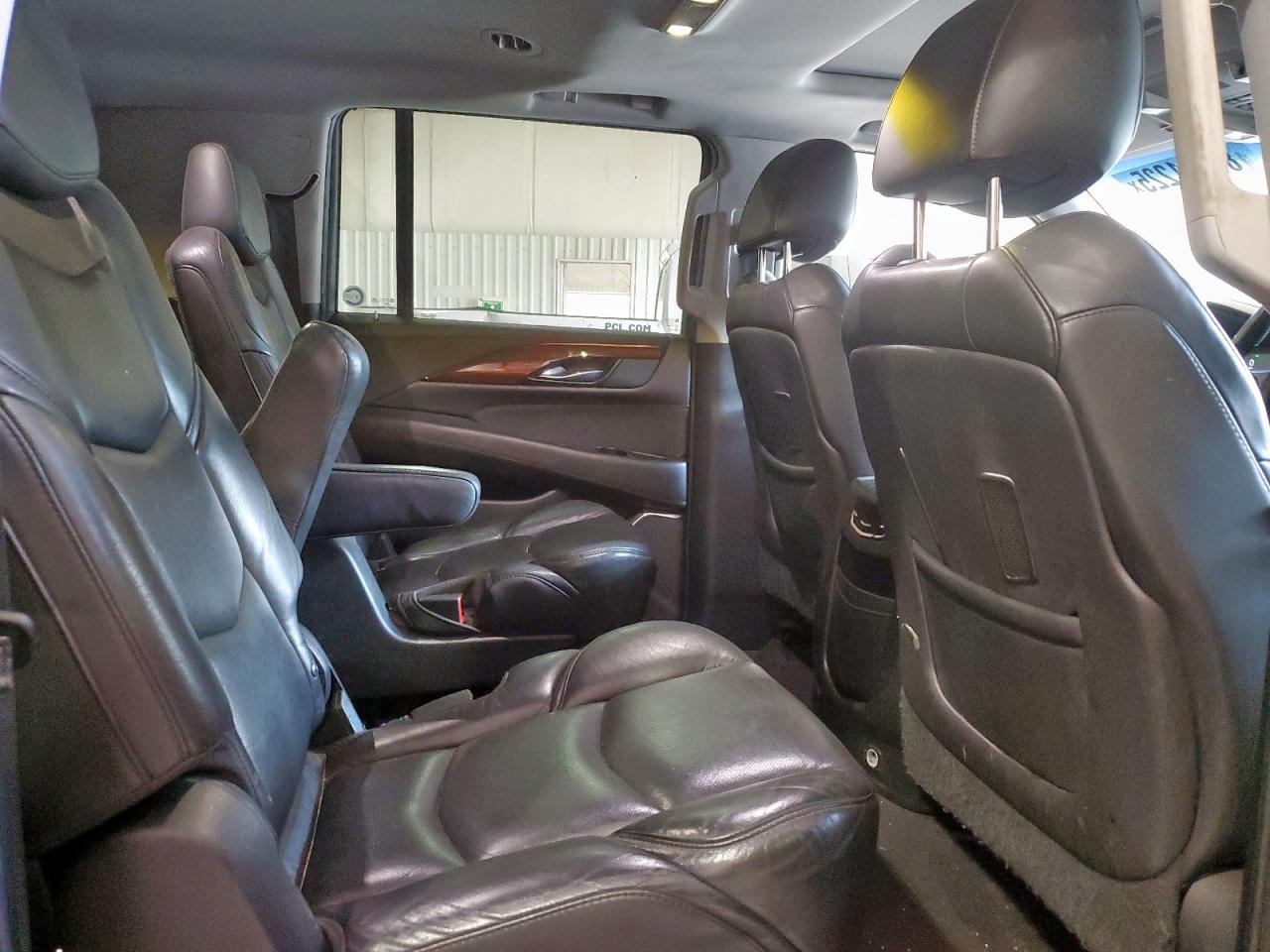 CADILLAC ESCALADE ESV LUXURY