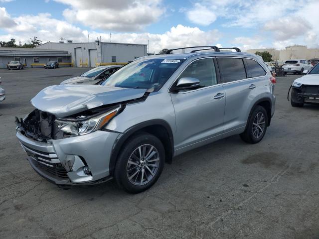 TOYOTA HIGHLANDER SE 2018 silver  gas 5TDJZRFH1JS812949 photo #1
