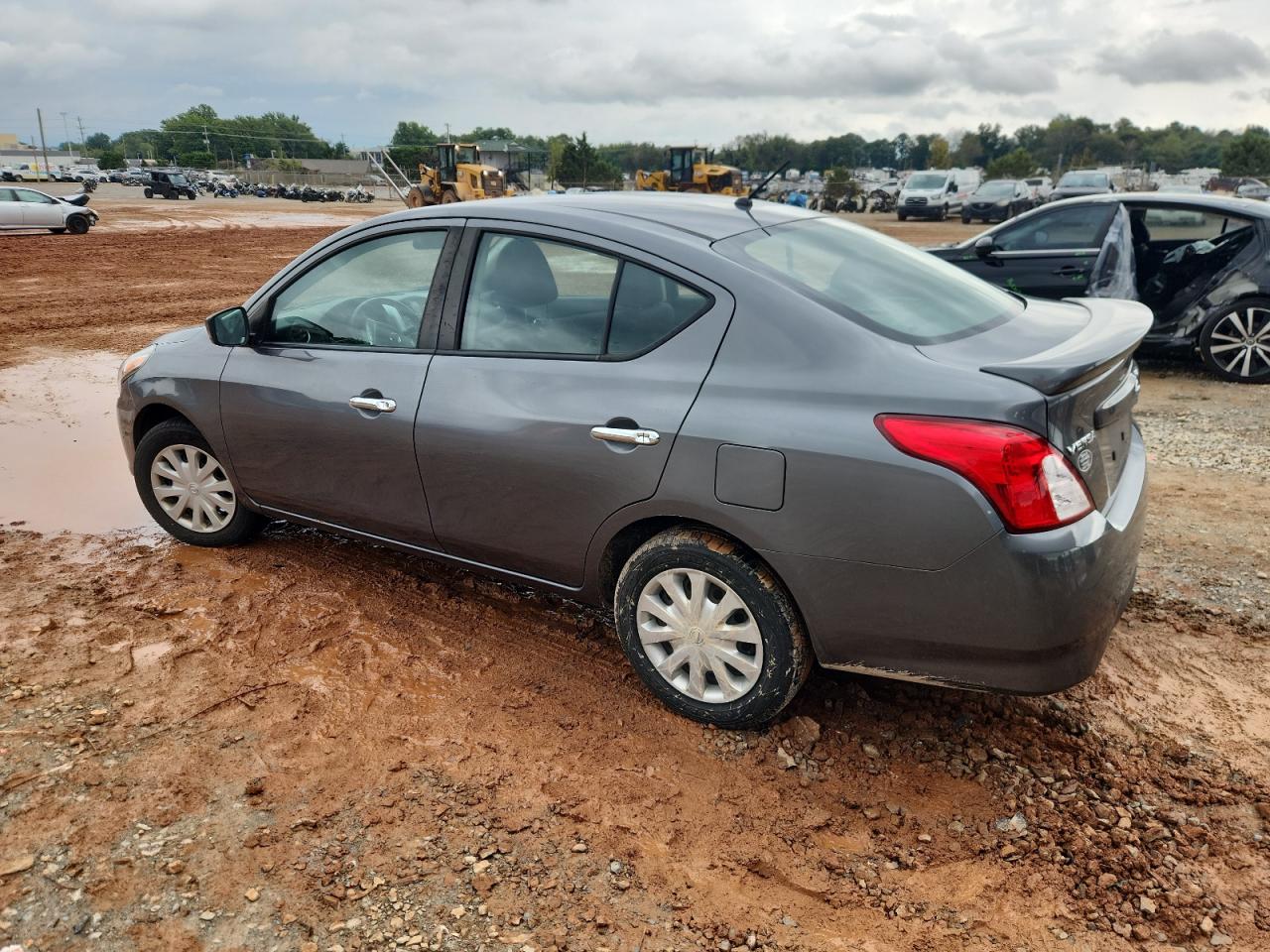 NISSAN VERSA S