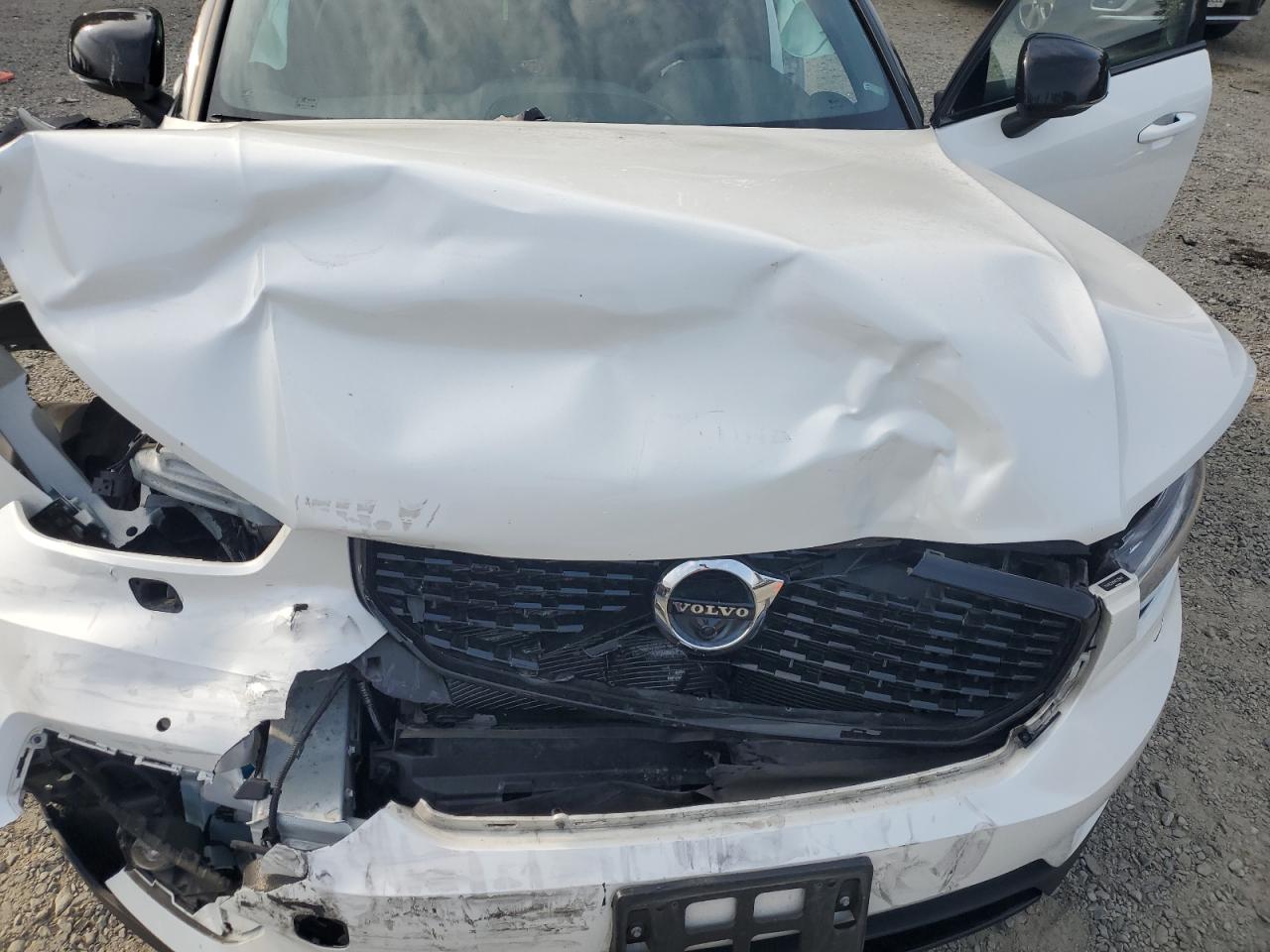 VOLVO XC40 T5 R-DESIGN