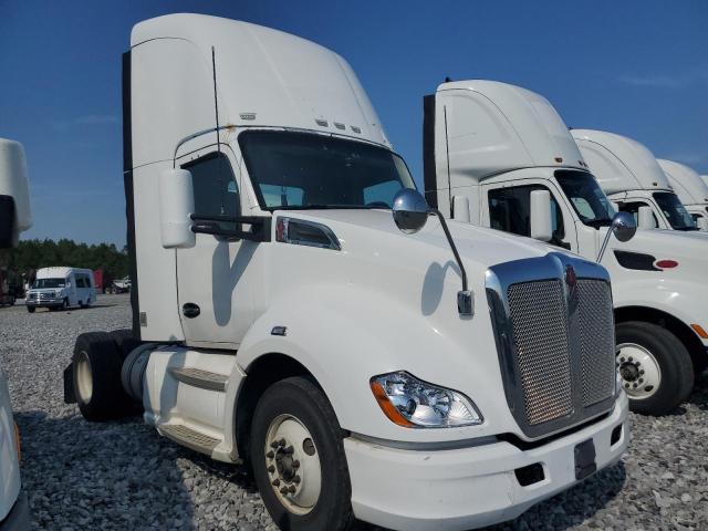 Global Auto Auctions: 2014 KENWORTH T680