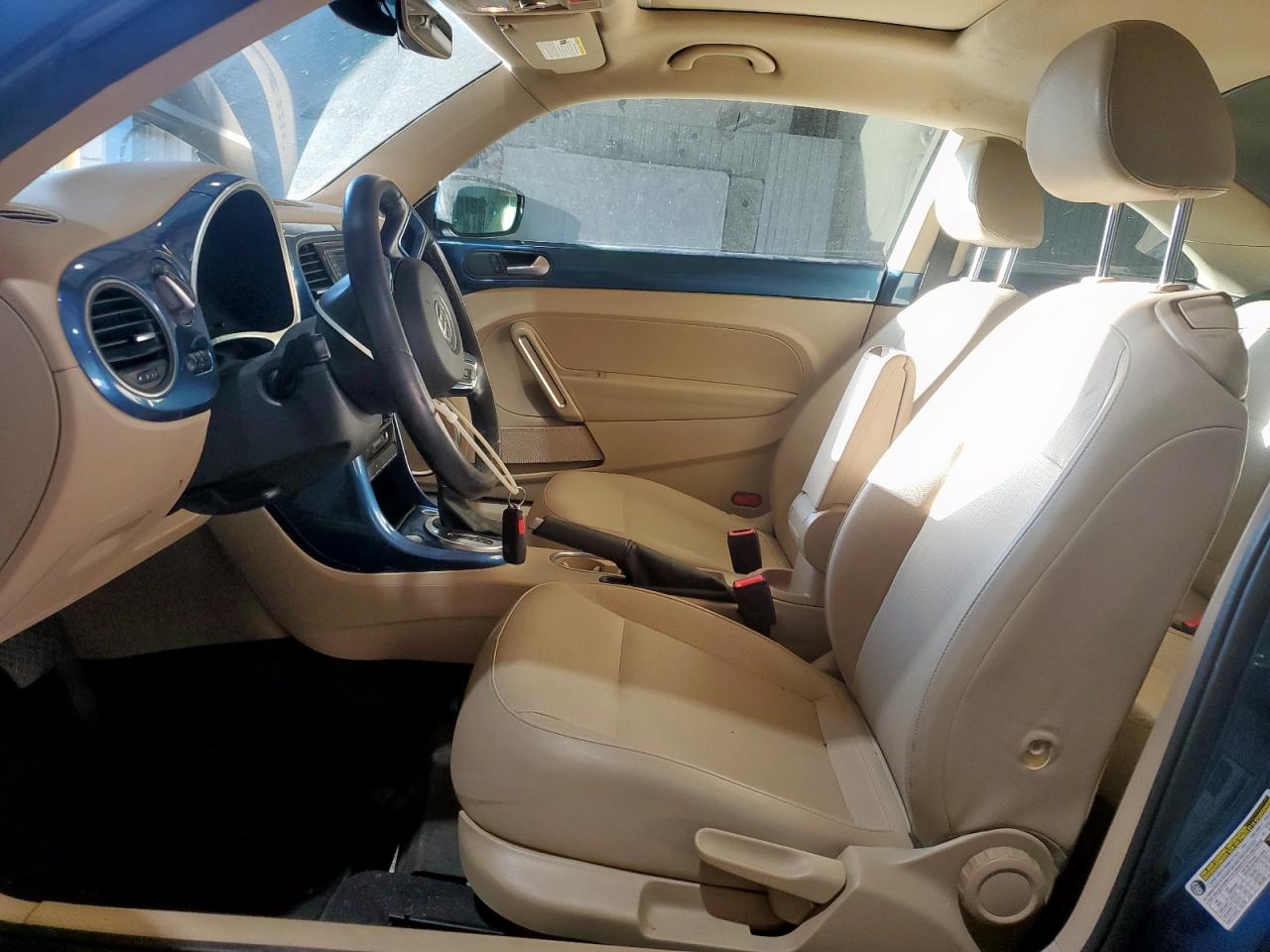 VOLKSWAGEN BEETLE SE