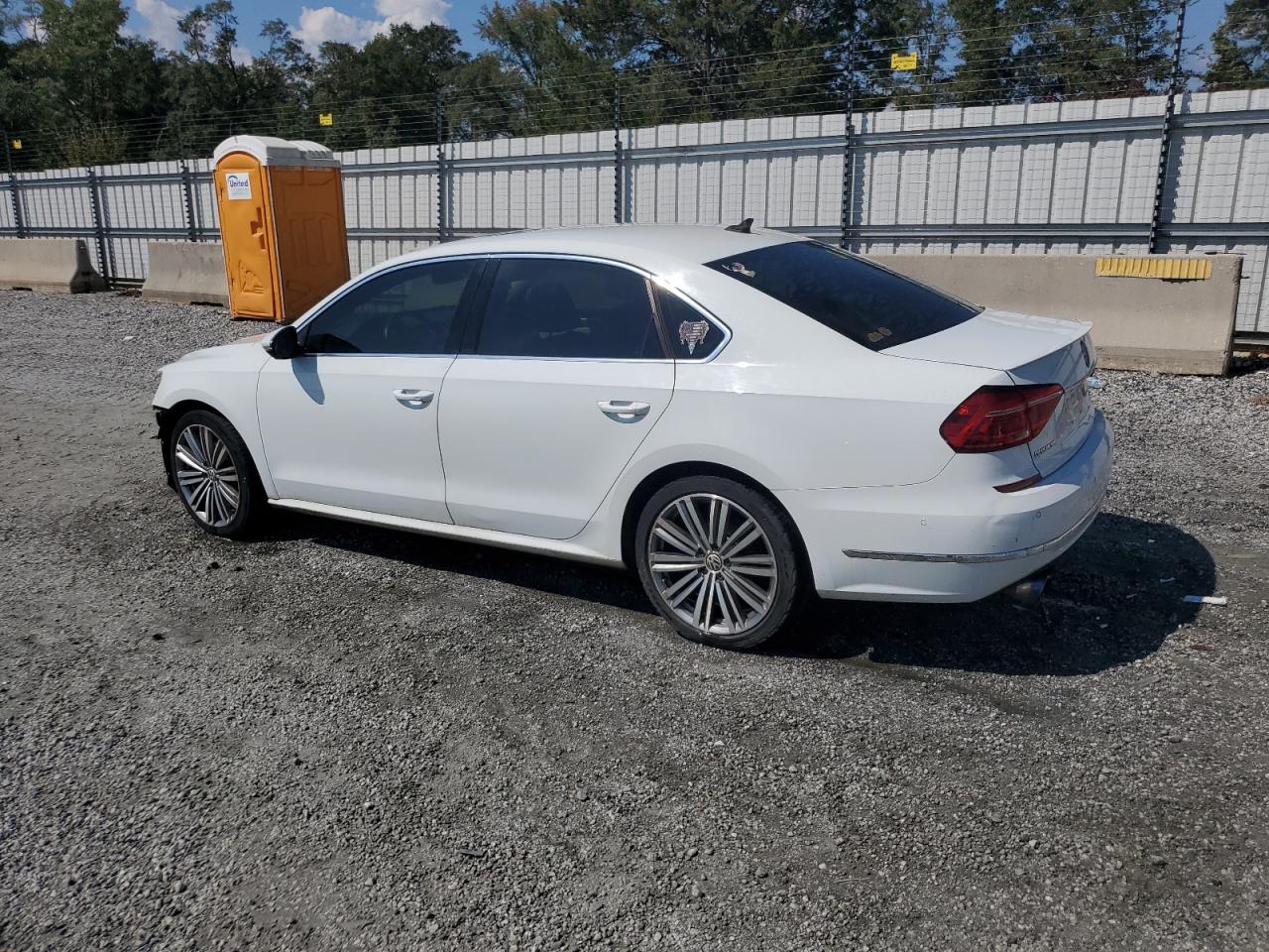 VOLKSWAGEN PASSAT SEL PREMIUM
