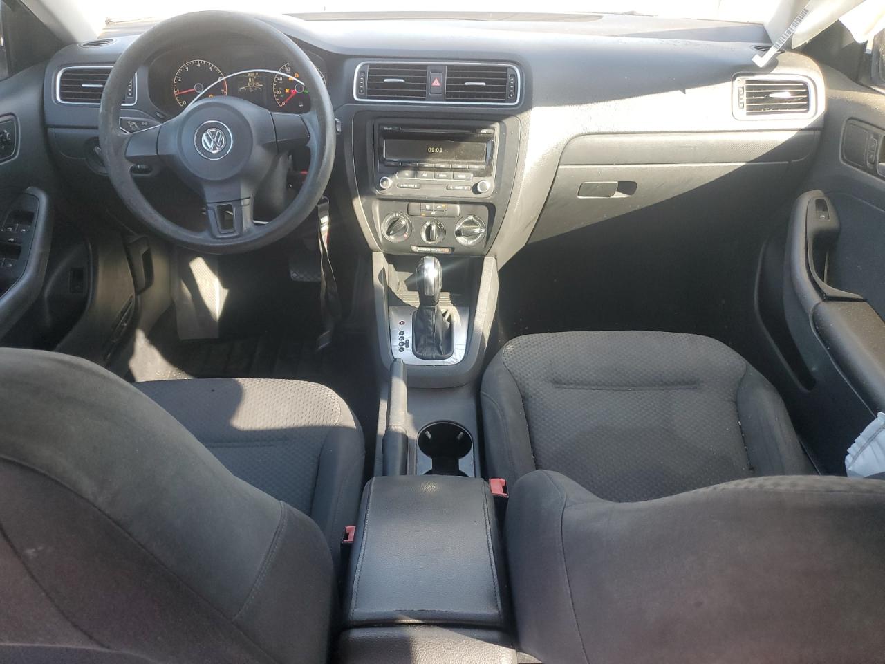 VOLKSWAGEN JETTA BASE