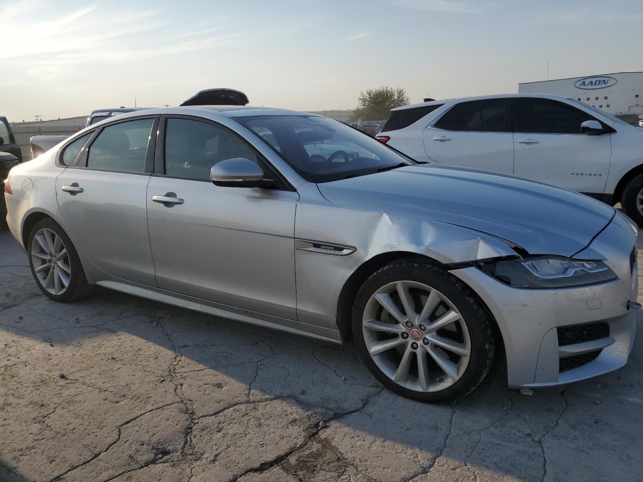 JAGUAR XF R - SPORT