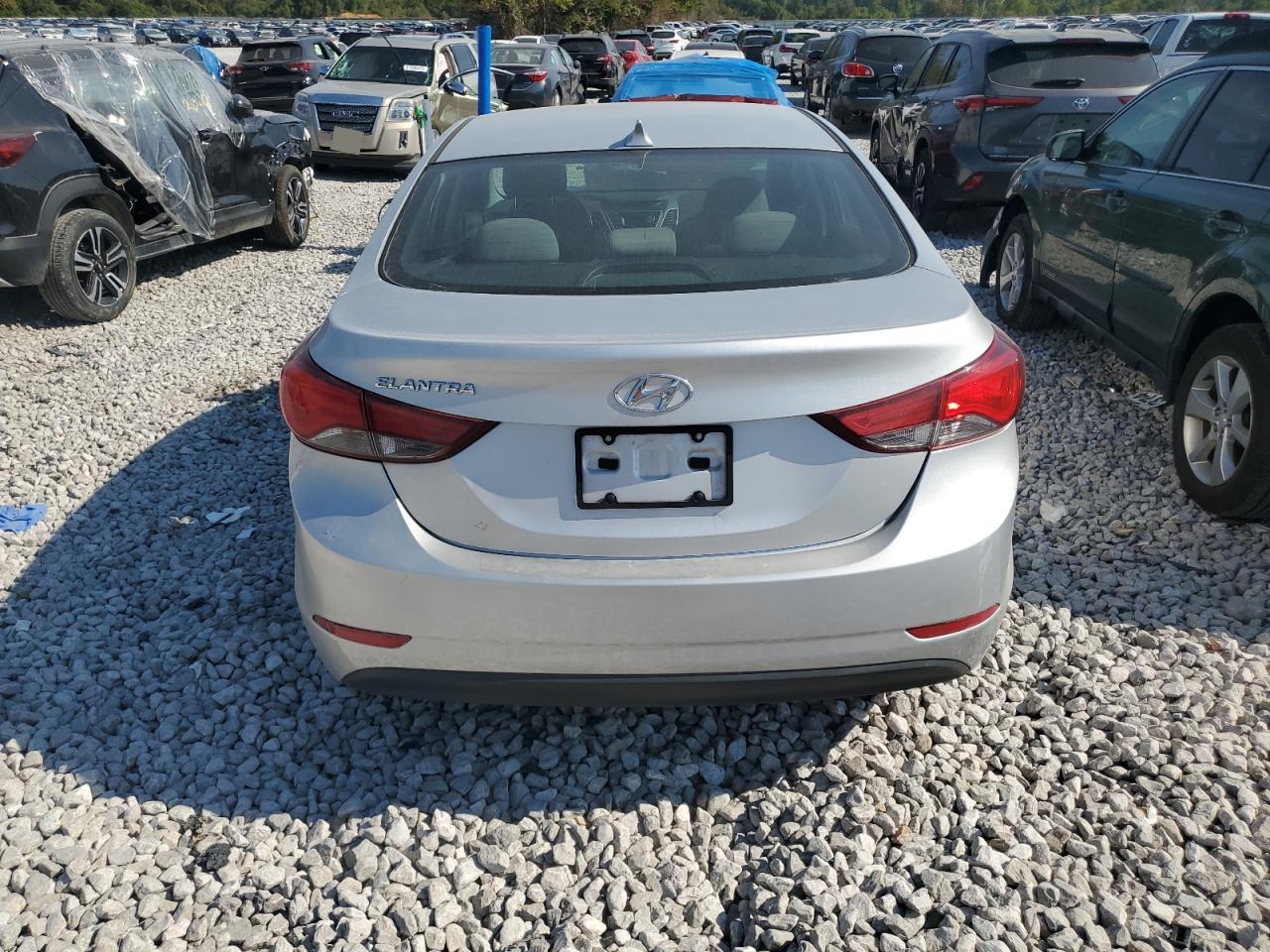 HYUNDAI ELANTRA SE