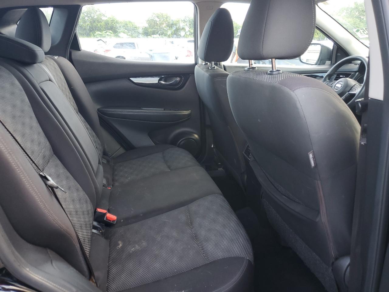 NISSAN ROGUE SPORT S