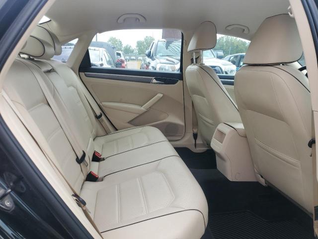 2017 VOLKSWAGEN PASSAT R-L 1VWDT7A36HC037555