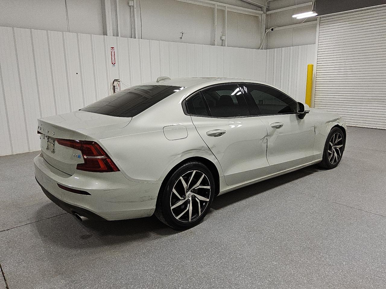 VOLVO S60 T5 MOMENTUM