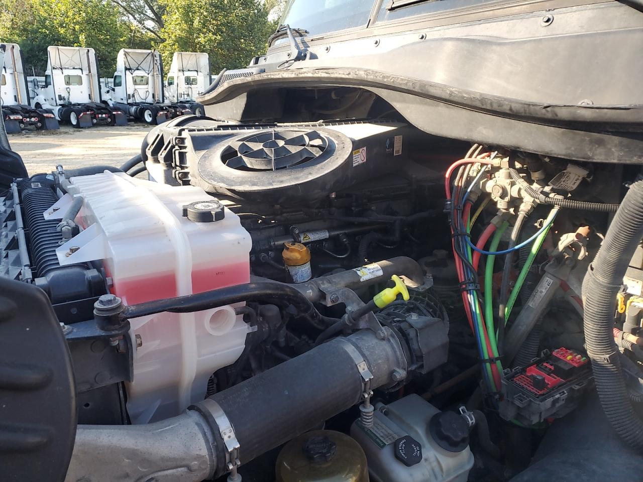 Lot #3266057331 2018 FREIGHTLINER CASCADIA 1