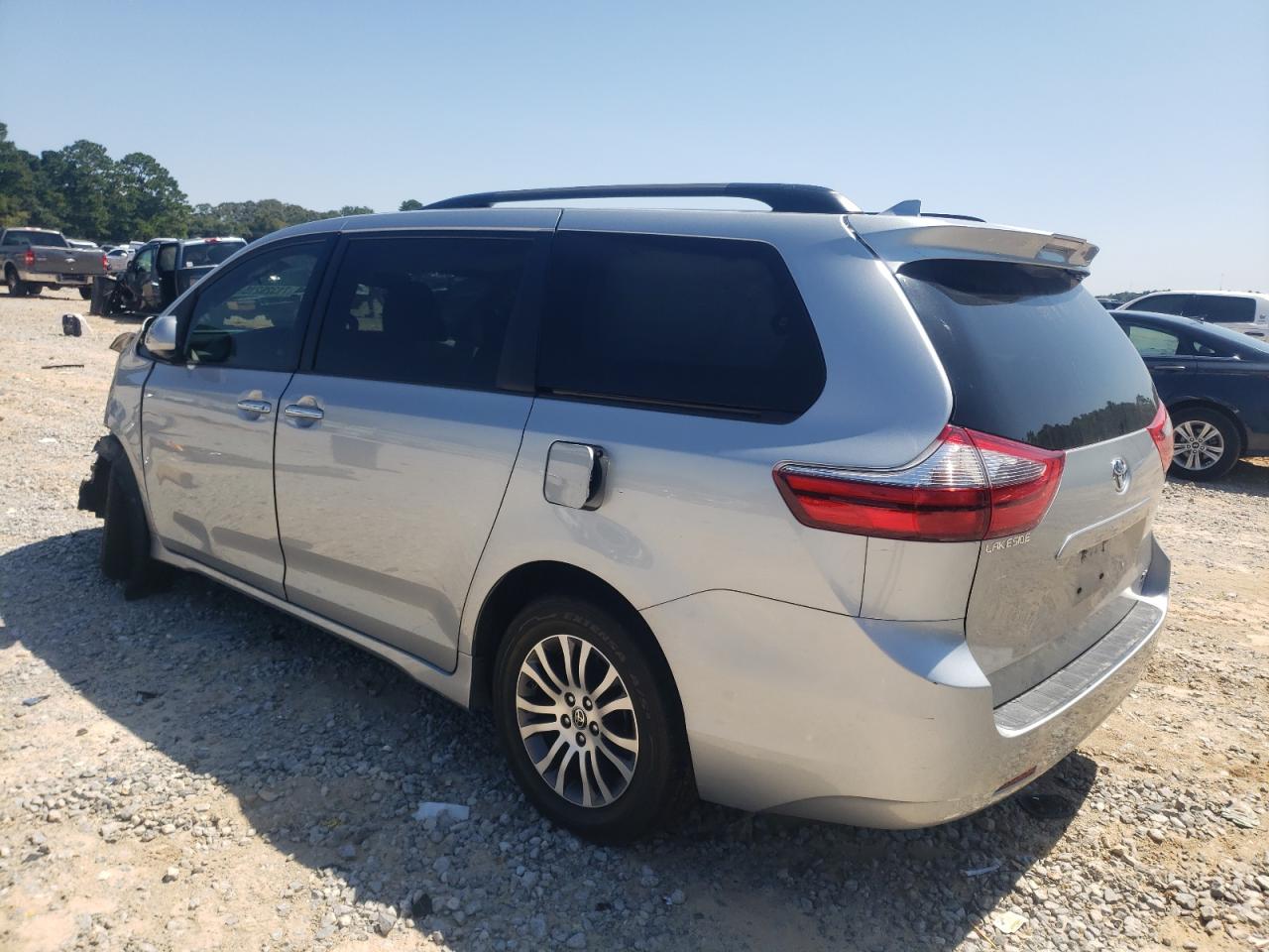 TOYOTA SIENNA XLE