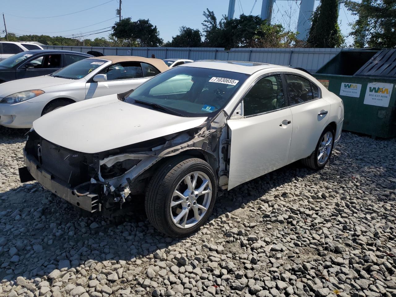 NISSAN MAXIMA S