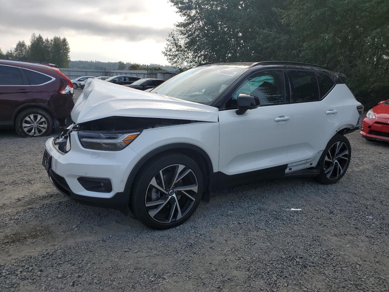 VOLVO XC40 T5 R-DESIGN