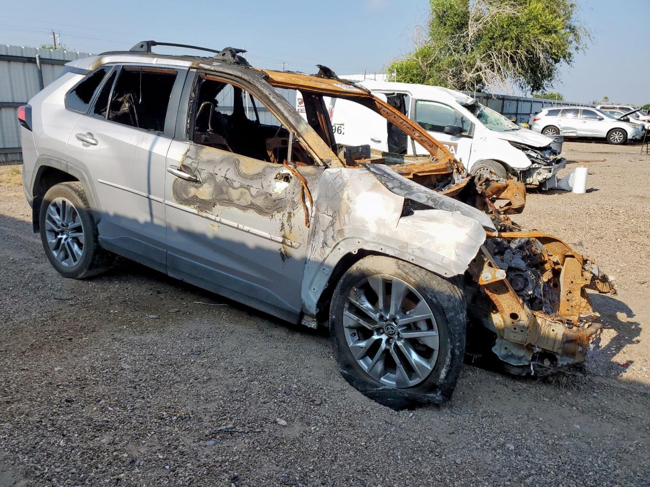 TOYOTA RAV4 XLE PREMIUM