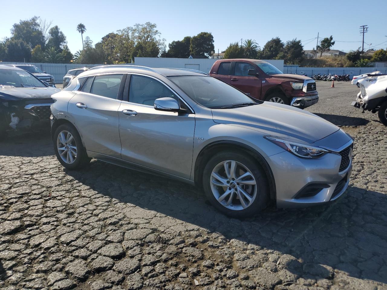 INFINITI QX30 PURE