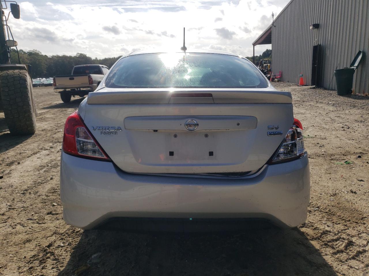 NISSAN VERSA S