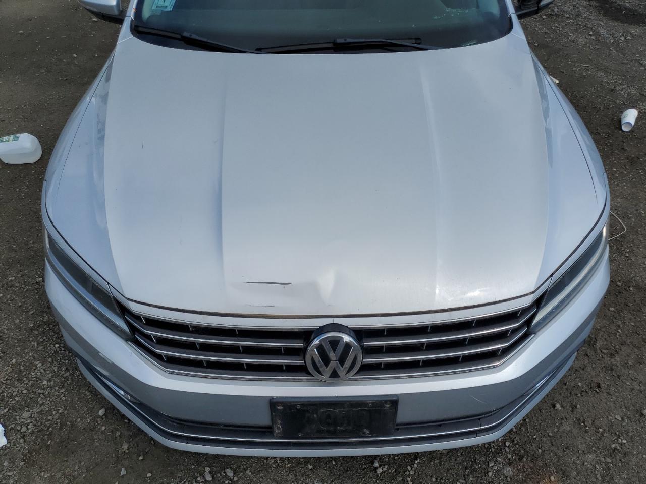 VOLKSWAGEN PASSAT SE