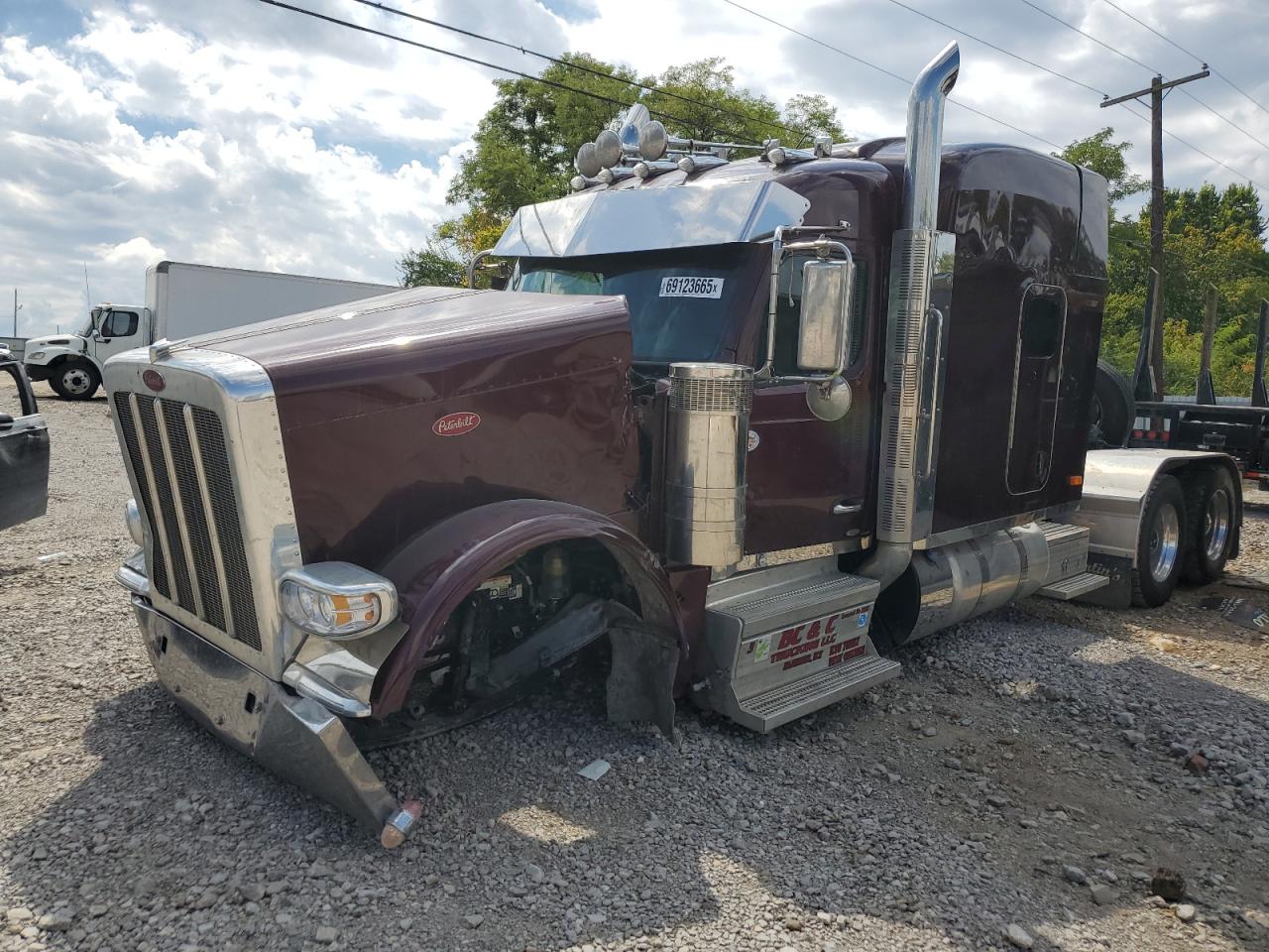 Lot #3302859901 2025 PETERBILT 589