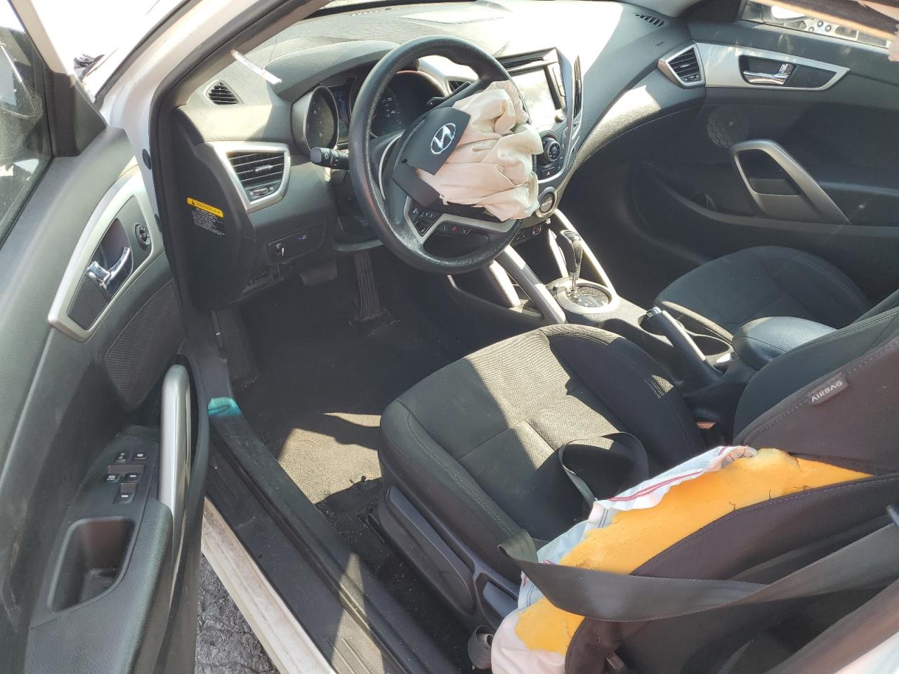 Lot #3312506624 2016 HYUNDAI VELOSTER