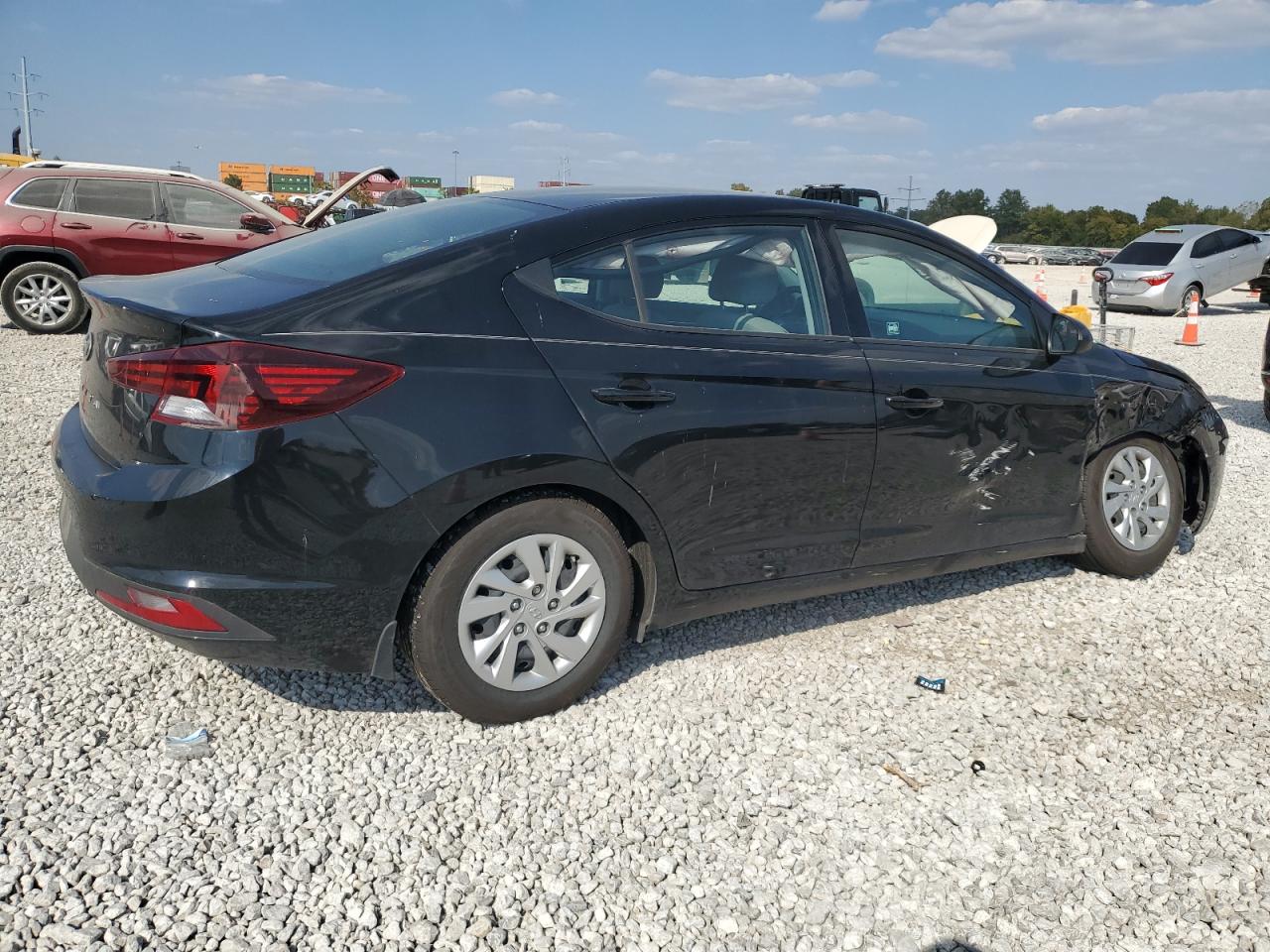 HYUNDAI ELANTRA SE