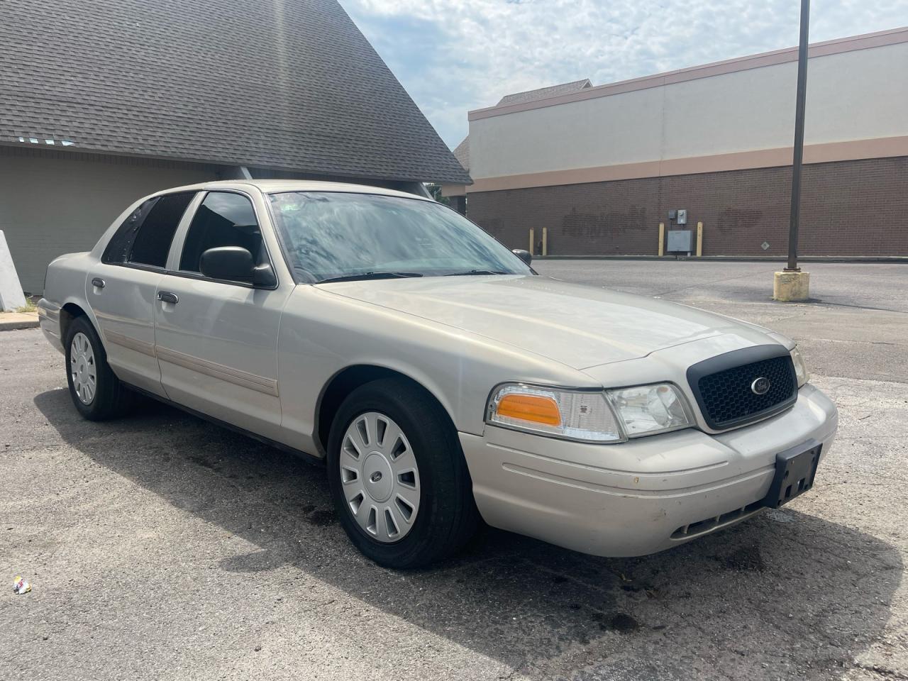 FORD CROWN VICTORIA POLICE INTERCEPTOR
