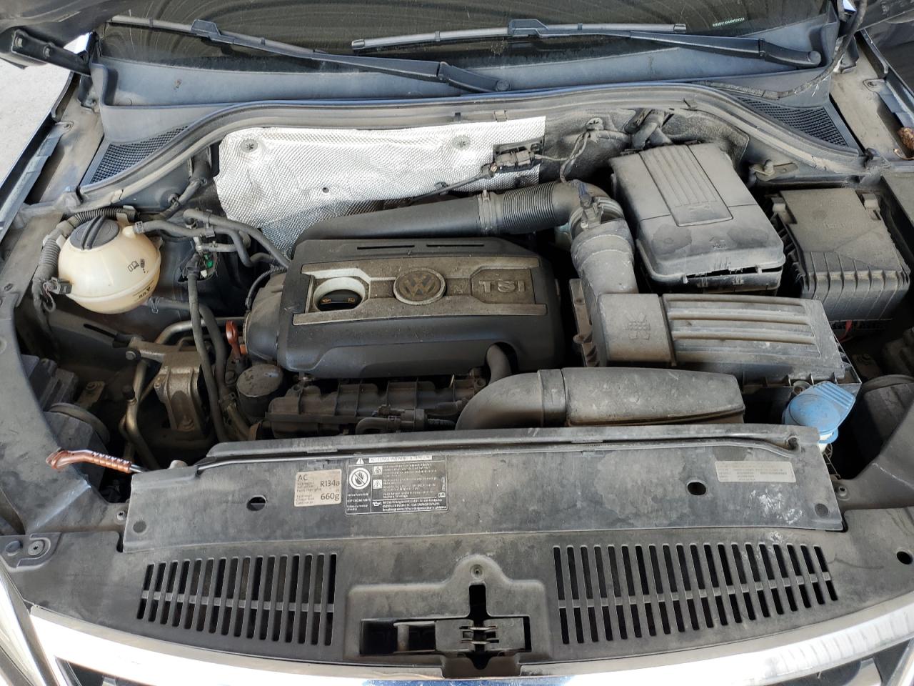 VOLKSWAGEN TIGUAN SE