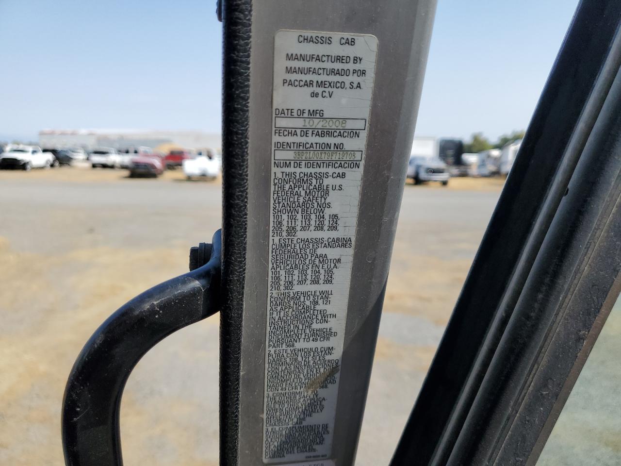 Lot #3275543068 2009 PETERBILT TRACTOR 320