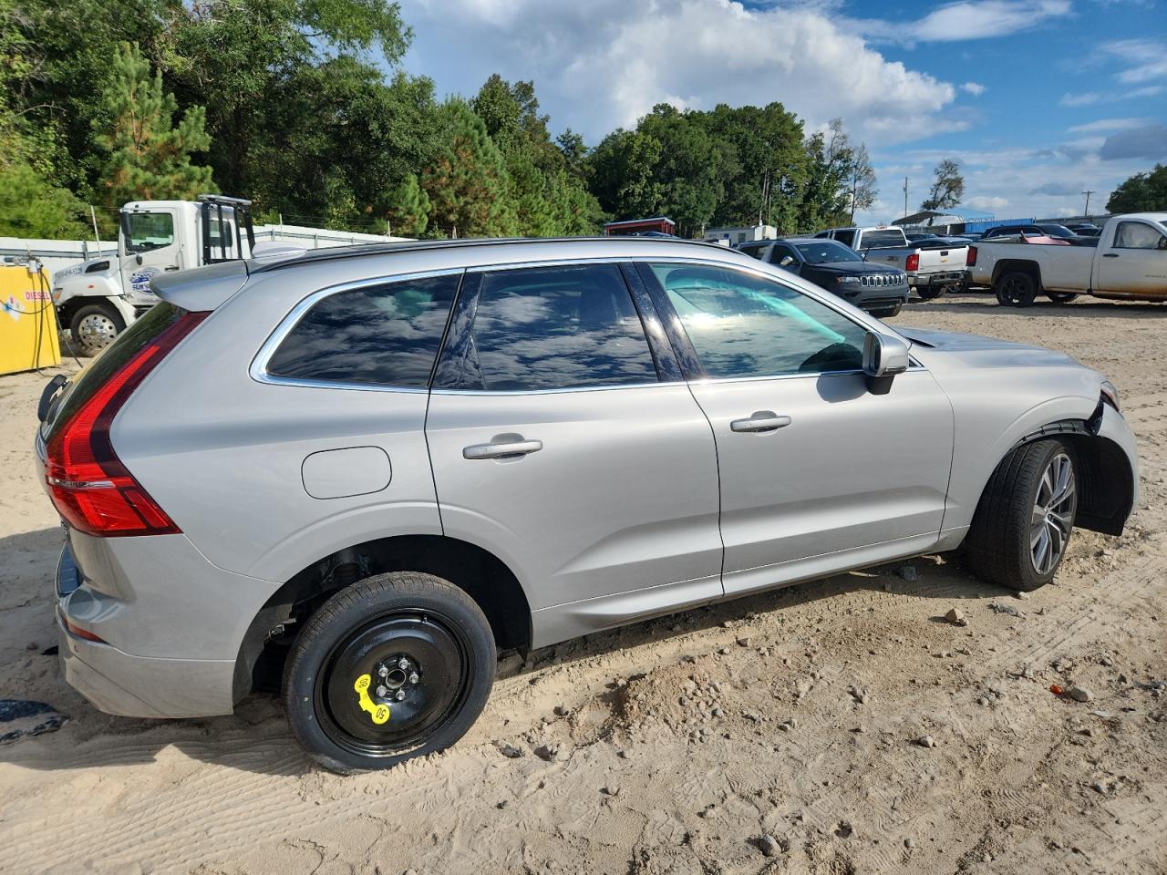 VOLVO XC60 B5 MOMENTUM