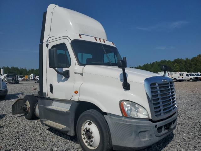 Global Auto Auctions: 2015 FREIGHTLINER CASCADIA 1