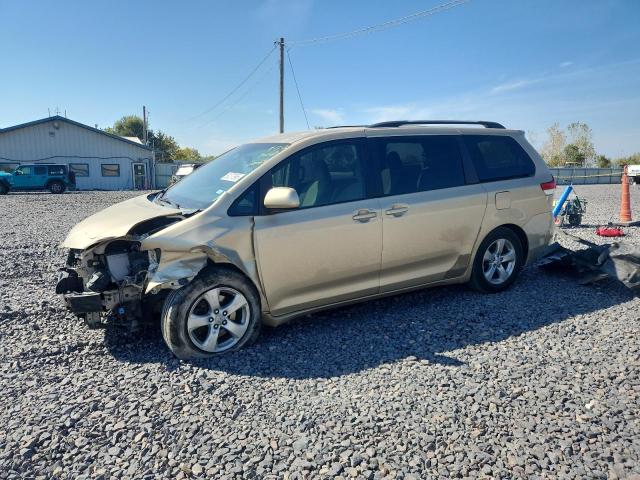 TOYOTA SIENNA LE