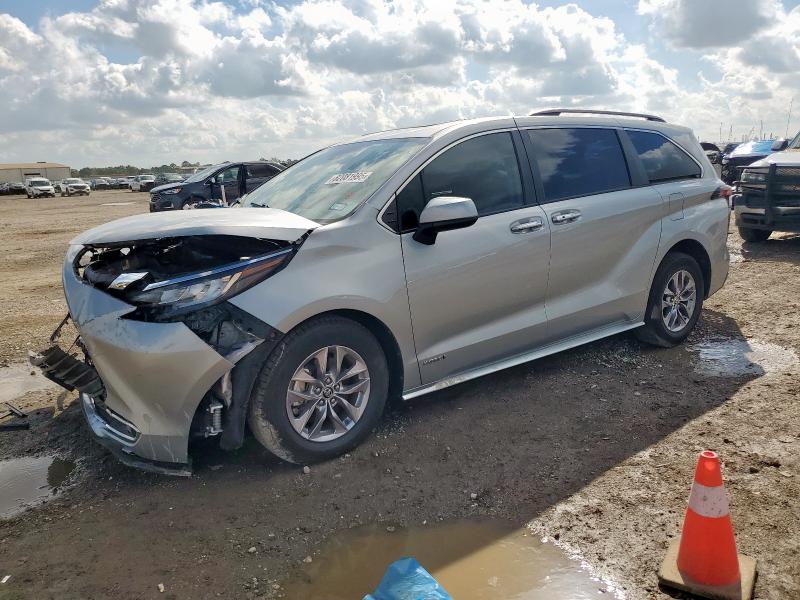 TOYOTA SIENNA XLE