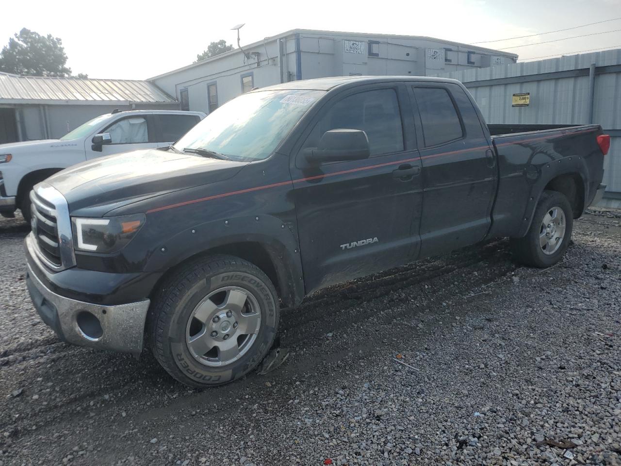 TOYOTA TUNDRA DOUBLE CAB SR5