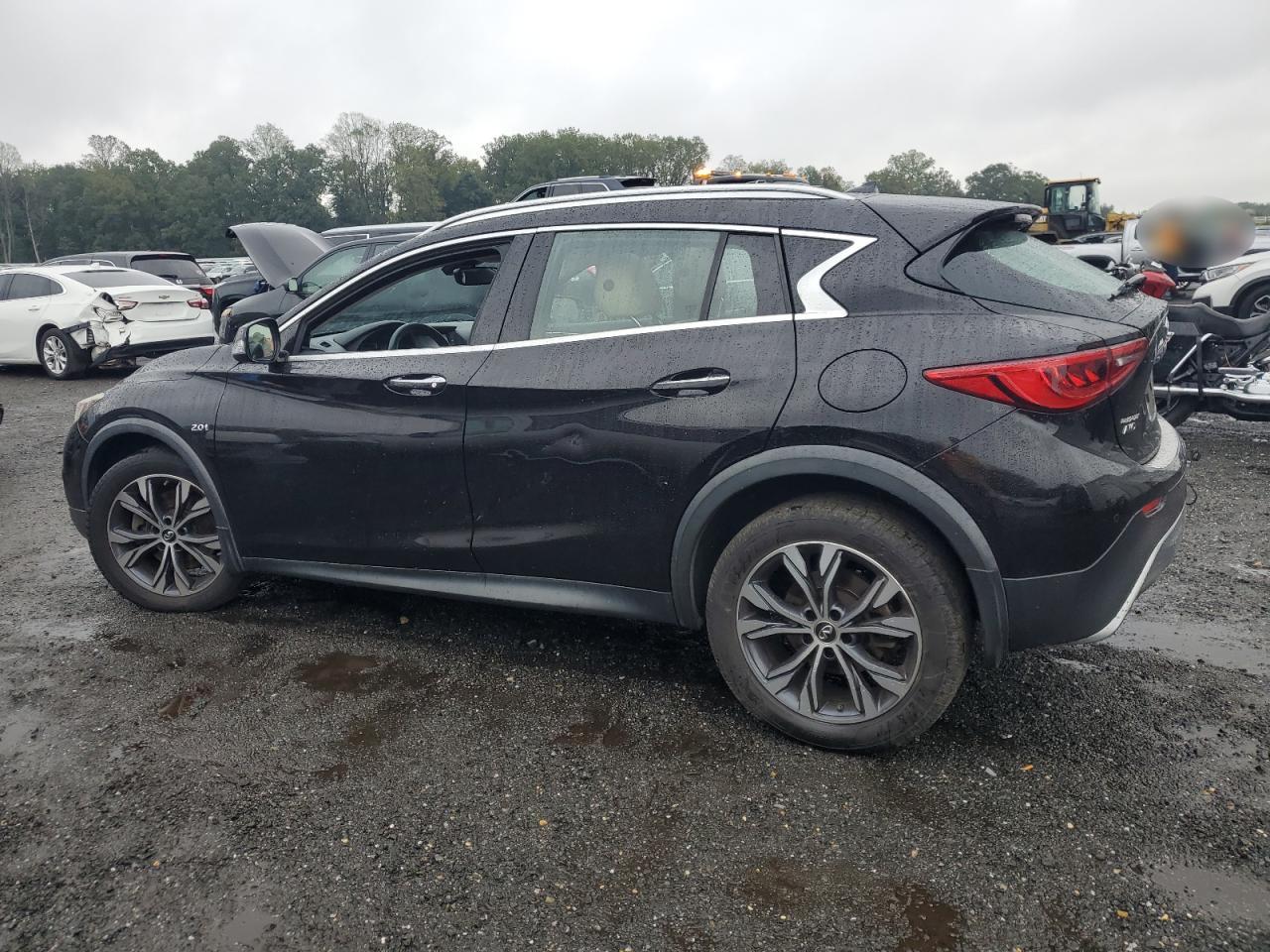 INFINITI QX30 BASE