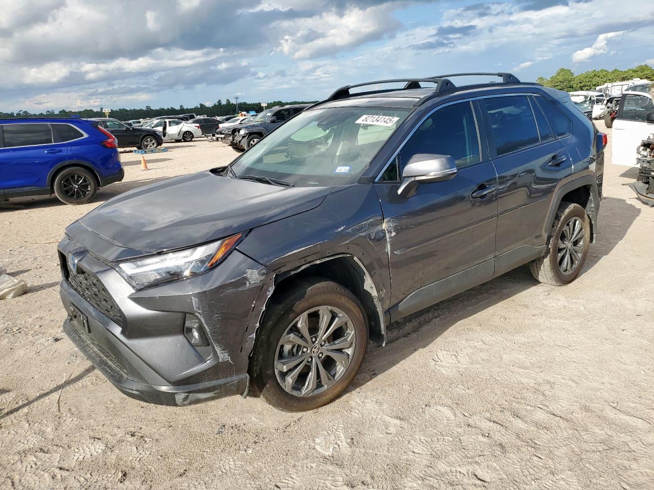 TOYOTA RAV4 XLE PREMIUM