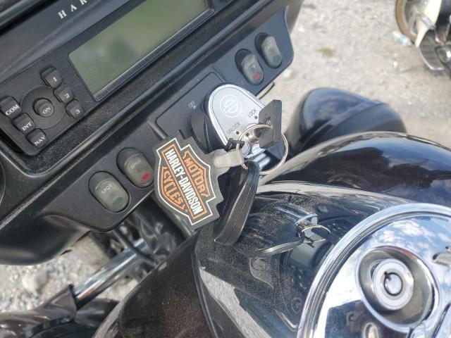 2011 HARLEY-DAVIDSON FLHTCU 1HD1FC413BB612299