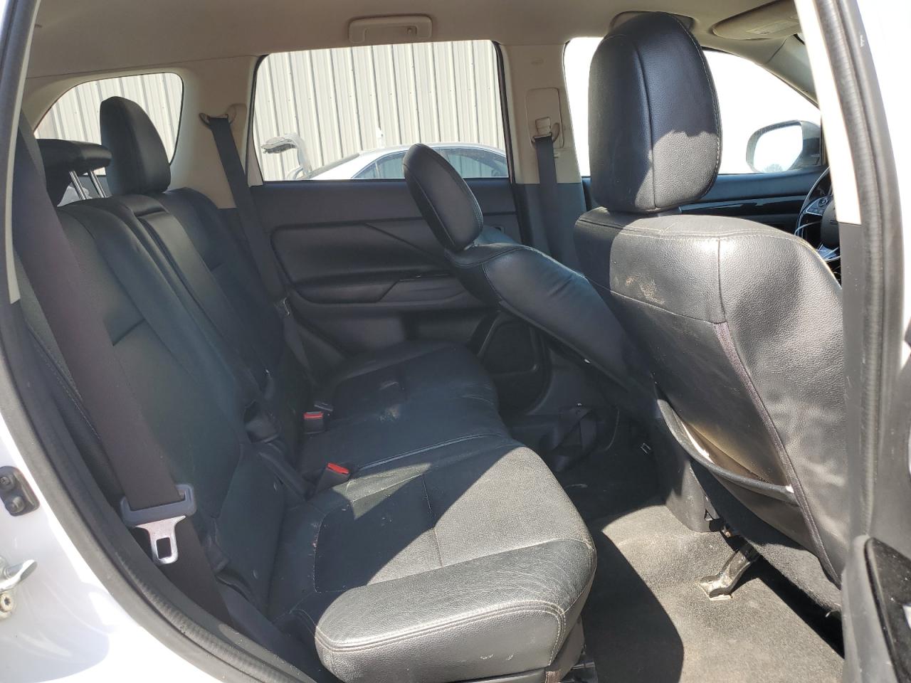 MITSUBISHI OUTLANDER SE