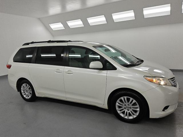2017 TOYOTA SIENNA XLE 5TDYZ3DC6HS826178
