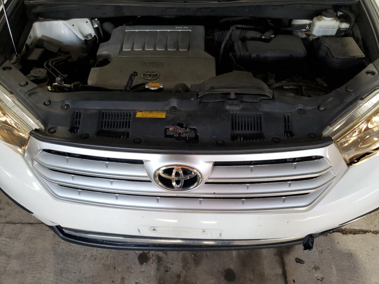 TOYOTA HIGHLANDER BASE