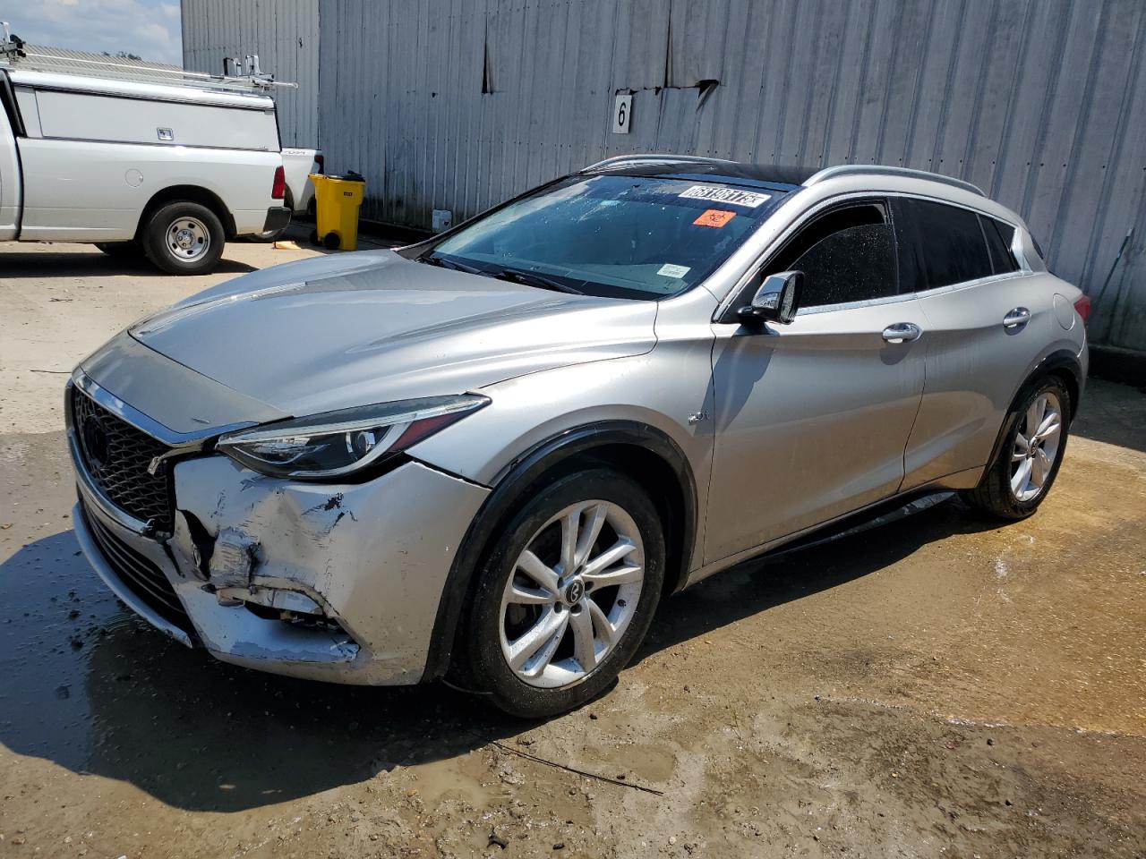 INFINITI QX30 PURE