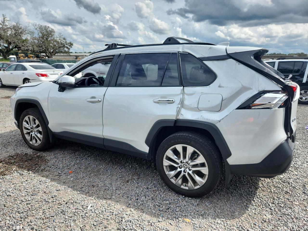 TOYOTA RAV4 XLE PREMIUM