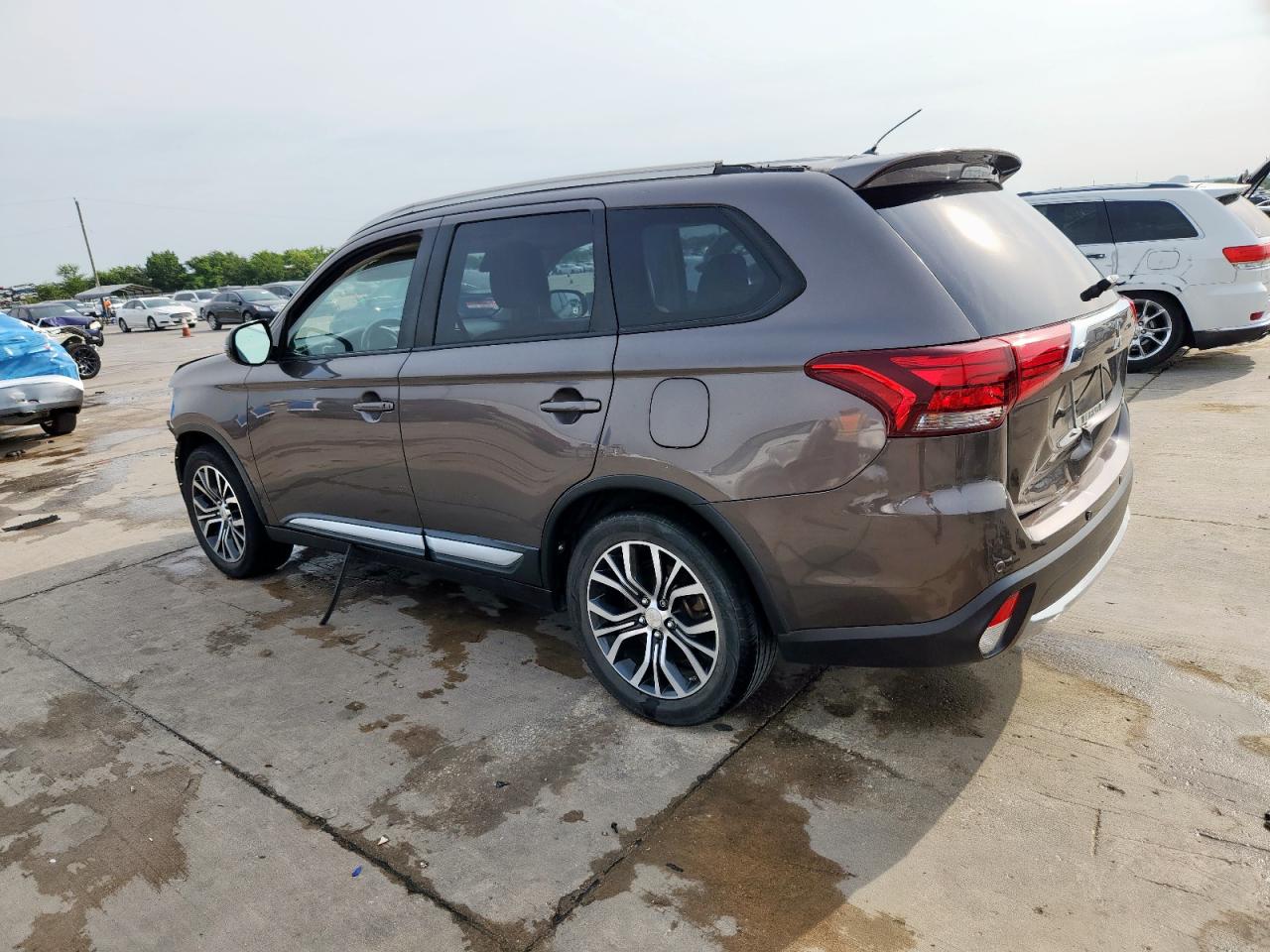 MITSUBISHI OUTLANDER SE