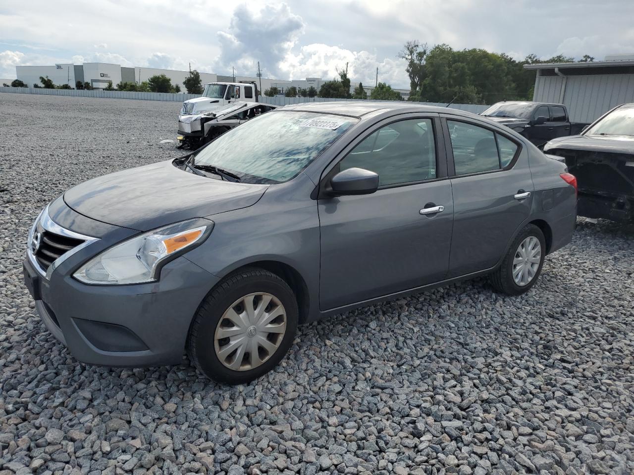 NISSAN VERSA S