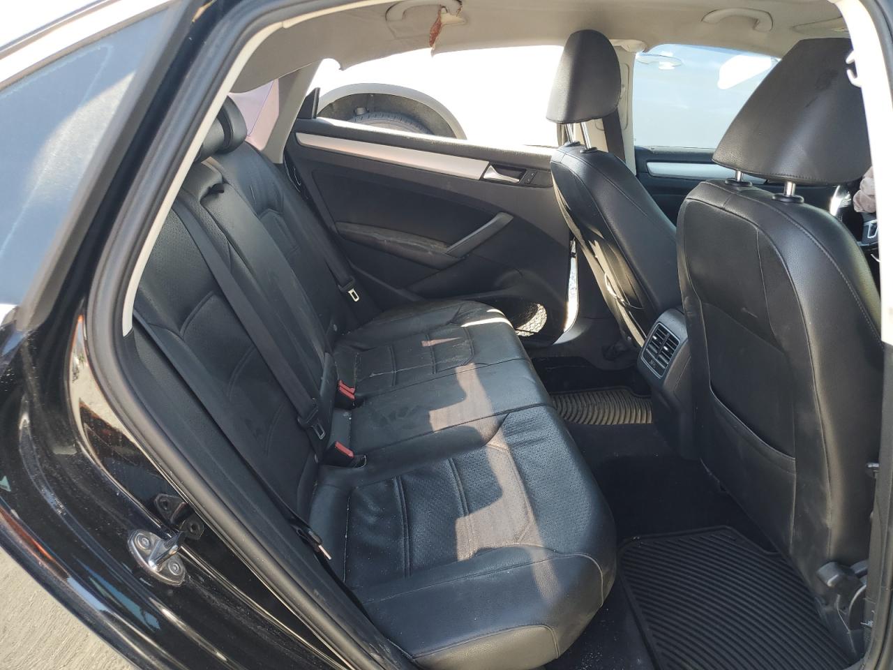 Lot #3309635073 2013 VOLKSWAGEN PASSAT SE