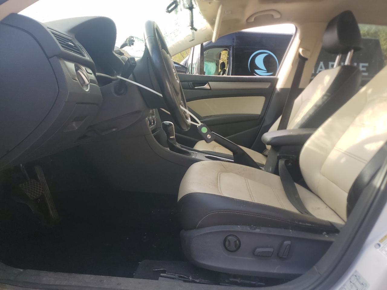 VOLKSWAGEN PASSAT SE