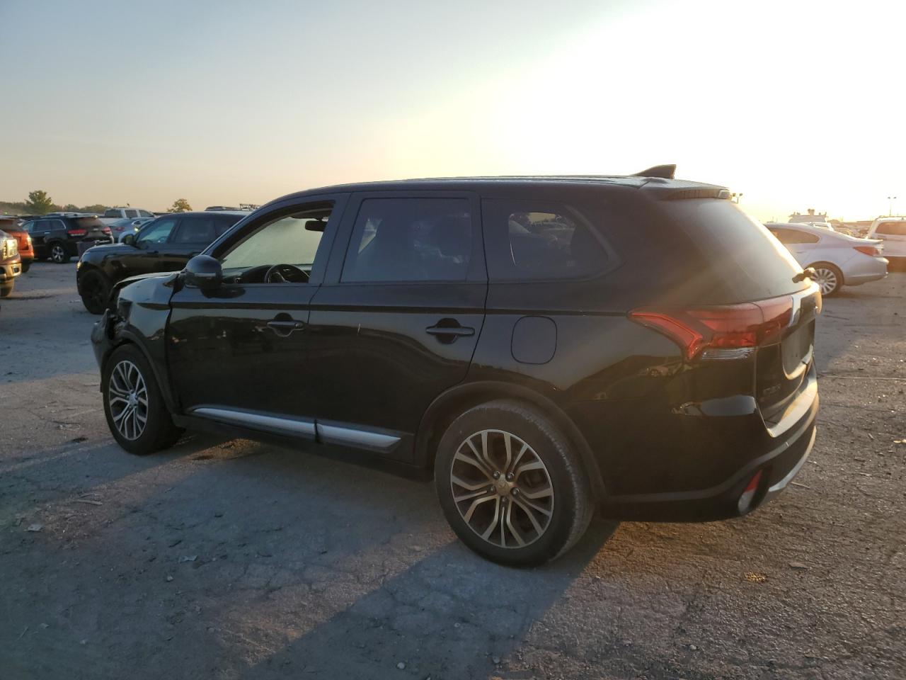 MITSUBISHI OUTLANDER SE