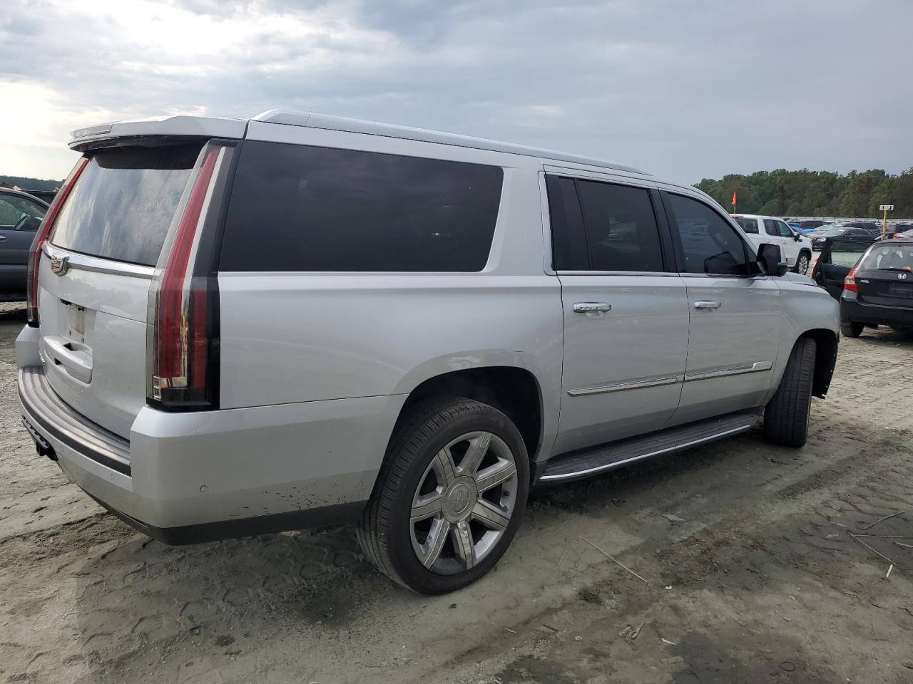 CADILLAC ESCALADE ESV LUXURY