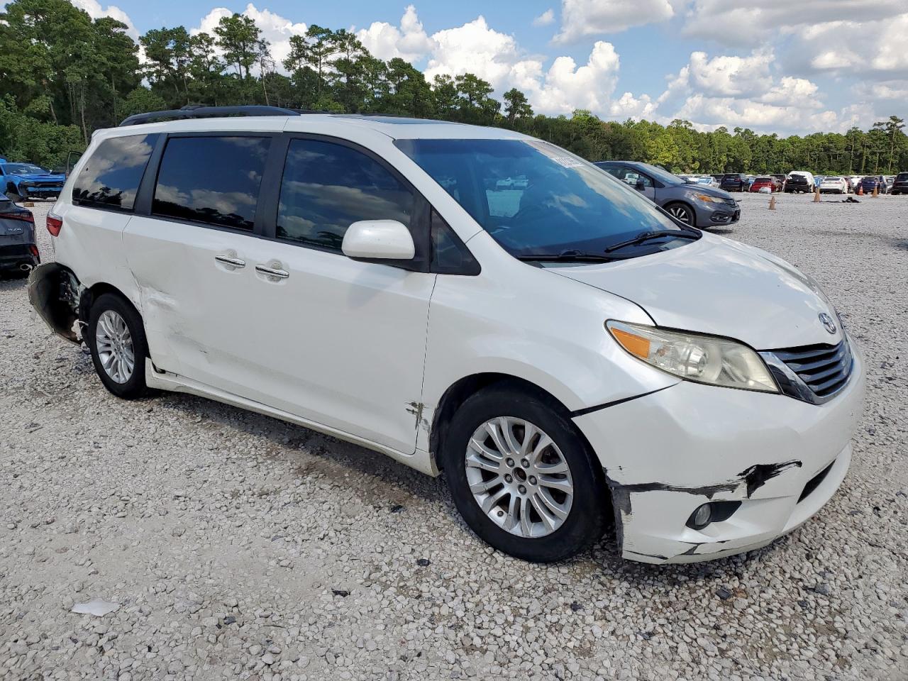 TOYOTA SIENNA XLE