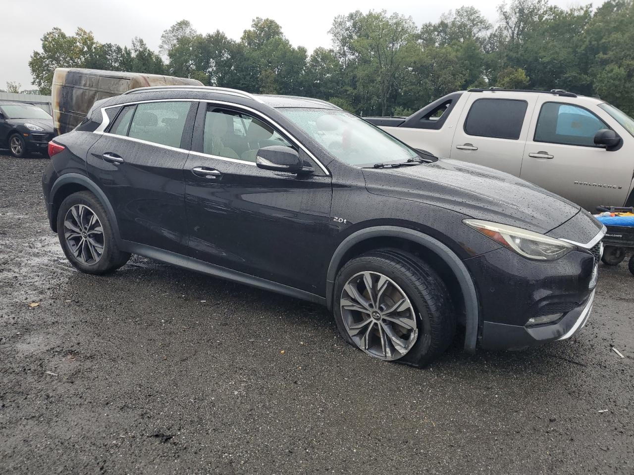 INFINITI QX30 BASE
